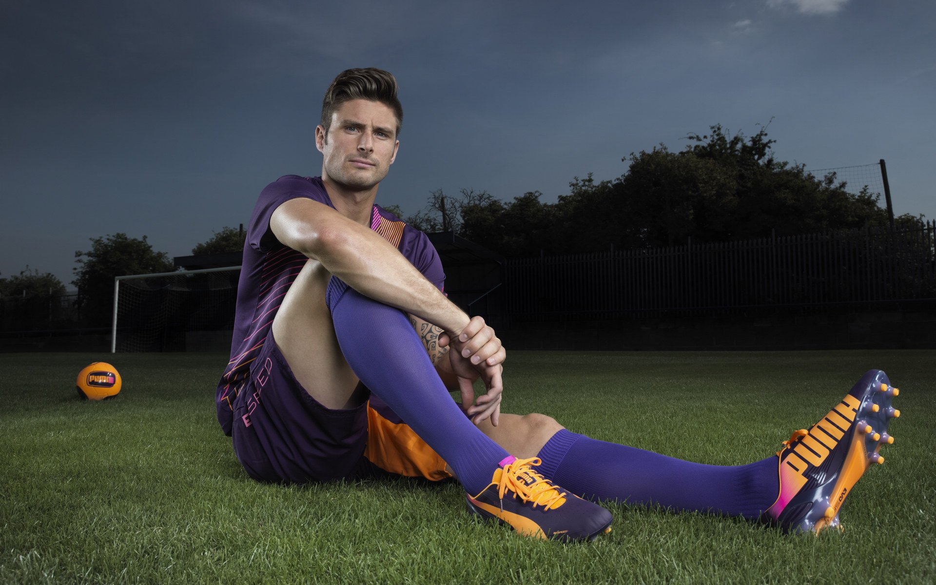 VAR再成焦点，米兰德比争议点球撕裂的不仅是比分，VAR争议再起，米兰德比点球撕裂比分更撕裂情感